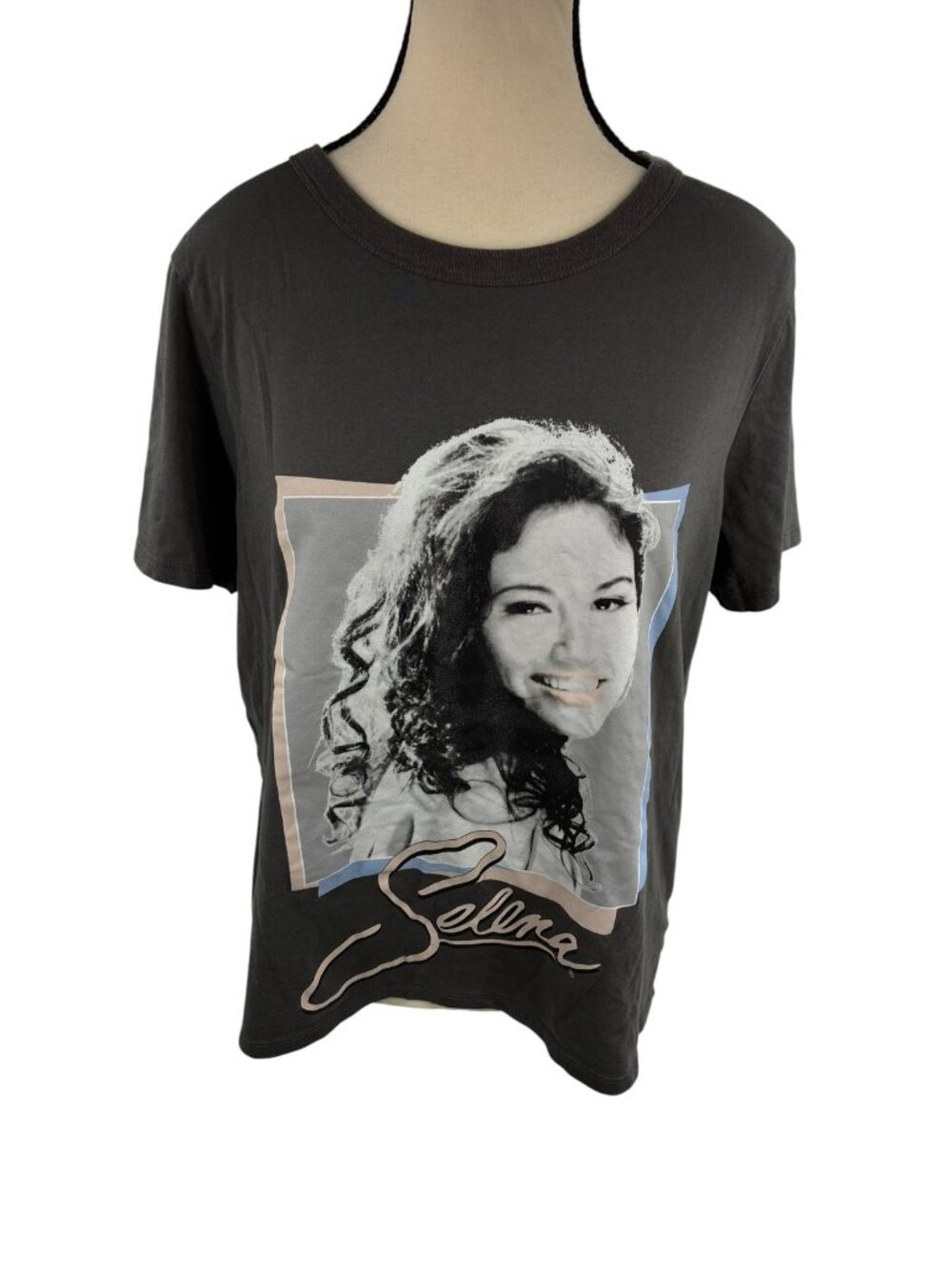 Selena Quintanilla Gray Graphic T Shirt Women s Size L
